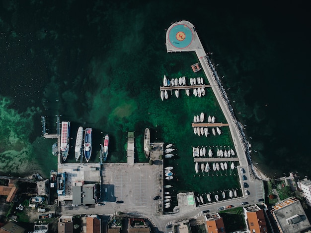 Vista dal drone della vista dall'alto del porto