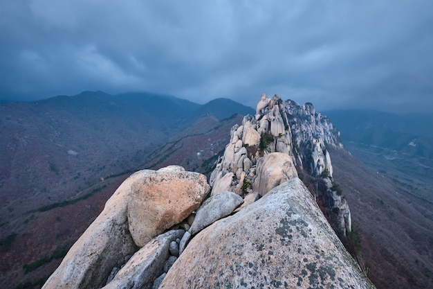 Vista dal picco di roccia di Ulsanbawi. Parco nazionale di Seoraksan, Corea del Sud
