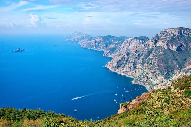 Vista dal Sentiero degli Dei a Positano, Mar Tirreno, Costiera Amalfitana, Italia