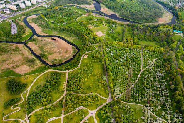 Vista dall'altezza del parco loshitsky a Minsk