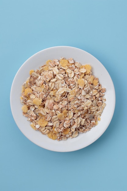 Vista dall'alto degli ingredienti dei biscotti al muesli