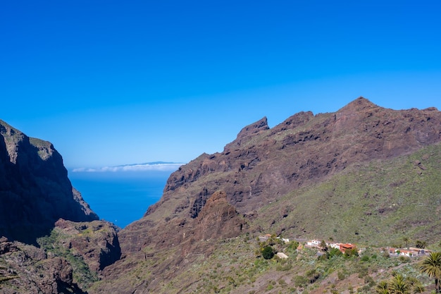 Vista dall'alto del comune di montagna di Masca nel nord delle Isole Canarie di Tenerife