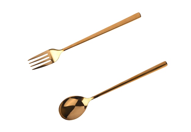 Vista dall'alto del cucchiaio d'oro e dello sfondo bianco della forchetta