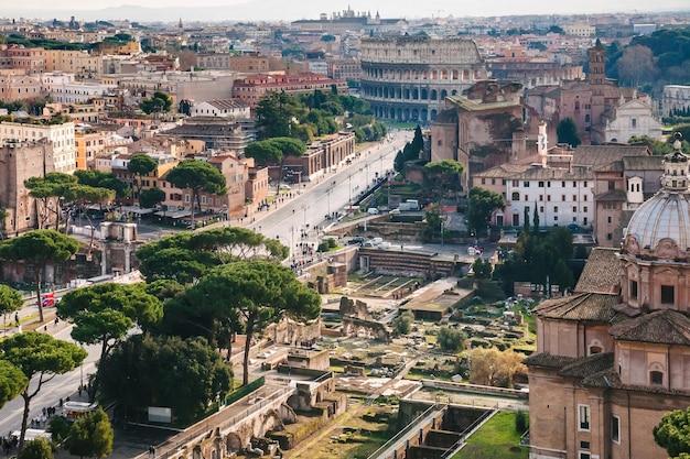 Vista dall'alto del Foro Romano e del Colosseo a Roma