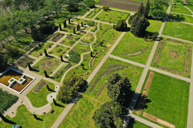 Vista dall'alto del giardino botanico bielorusso di Minsk primaverile