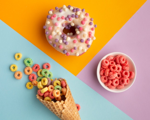 Vista dall'alto deliziosi dolci e cereali