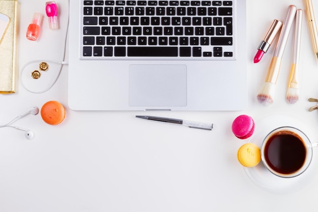 Vista dall'alto dell'area di lavoro femminile