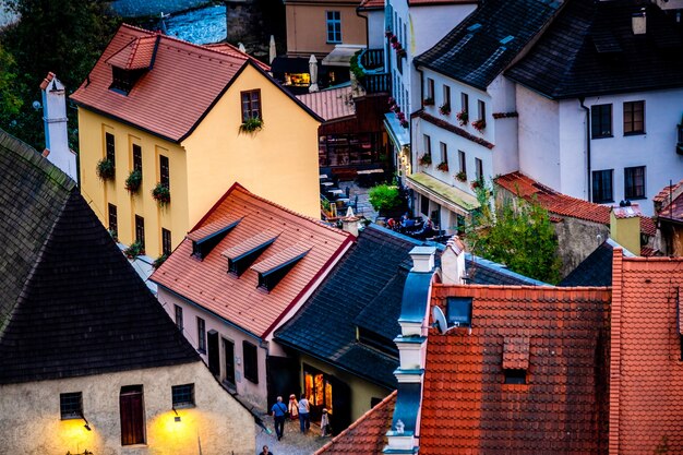 Vista dall'alto della bellissima architettura delle strade di Cesky Krumlov