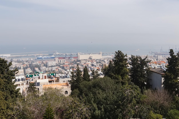 Vista dall'alto della città di Haifa