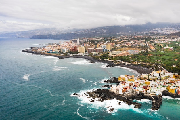 Vista dall'alto della città di Punta Brava vicino alla città di Puerto de la Cruz sull'isola di Tenerife Canarie Oceano Atlantico Spagna