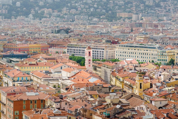 Vista dall'alto della città mediterranea del paesaggio urbano di Nizza