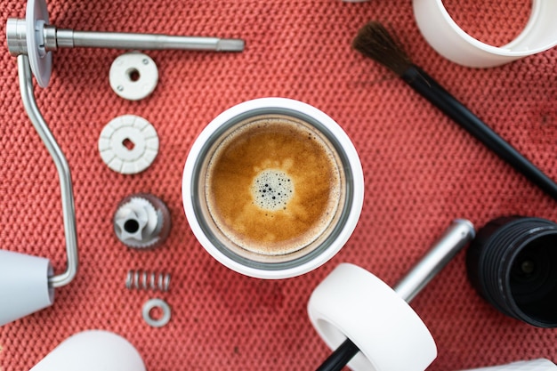 Vista dall'alto della crema di caffè dal caffè della stampa francese