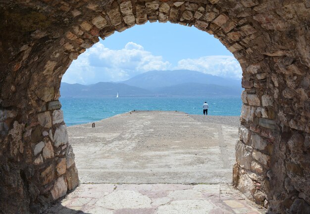 Vista dall'alto della località turistica di Nafpaktos in Grecia