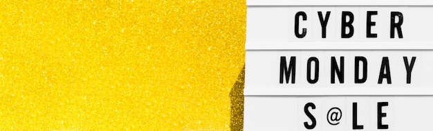 Vista dall'alto della scatola luminosa per il cyber lunedì con glitter dorati e spazio di copia