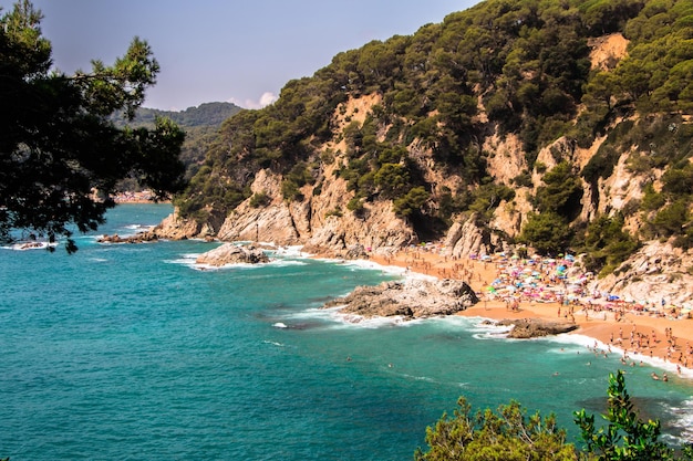 vista dall'alto della spiaggia della città di Lloret de Mar in Catalogna