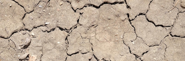 Vista dall'alto della terra siccitosa senza acqua effetto suolo secco prolungato periodo di anormalmente basso