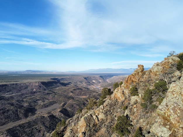 Vista dall'alto delle montagne rocciose