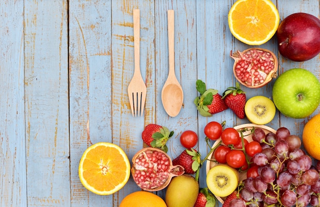 vista dall'alto di diversi tipi di frutta e verdura