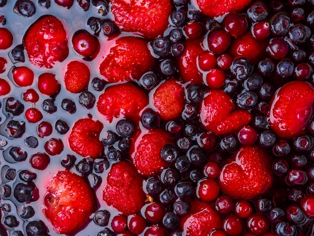 Vista dall'alto di frutti di gelatina misti fragola mirtillo mirtillo rosso