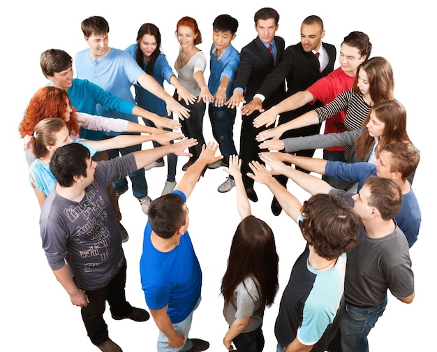 Vista dall'alto di persone in cerchio con le mani unite