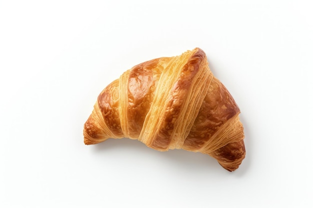 Vista dall'alto di un croissant semplice su una superficie bianca