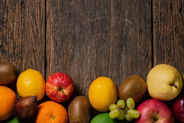 Vista dall'alto Sfondo di cibo sano Cibo vegetariano vegano sano su banner spazio copia tavolo in legno