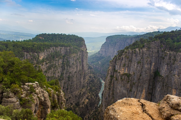 Vista dall'alto verso la valle di Taz Kanyonu in Turchia