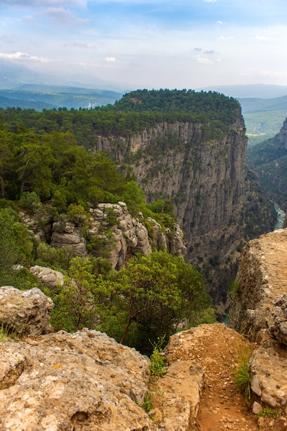 Vista dall'alto verso la valle di Taz Kanyonu in Turchia