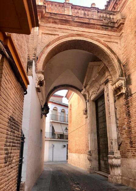 Vista dall'angolo basso dell'edificio