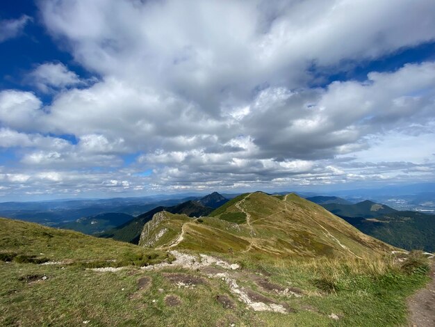 vista dalla montagna, bellissimo viaggio in Slovacchia a Vratna Dolina, Chleb