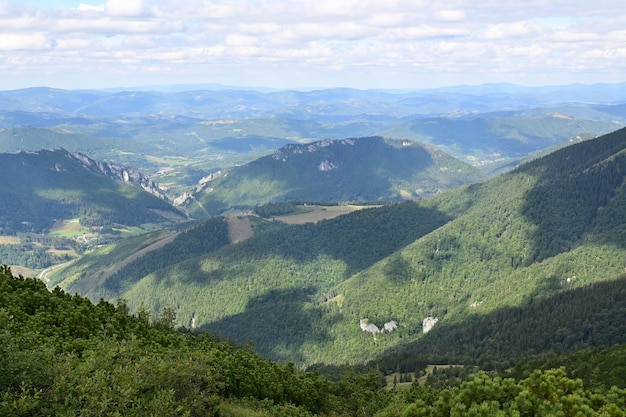 vista dalla montagna, bellissimo viaggio in Slovacchia a Vratna Dolina, Chleb