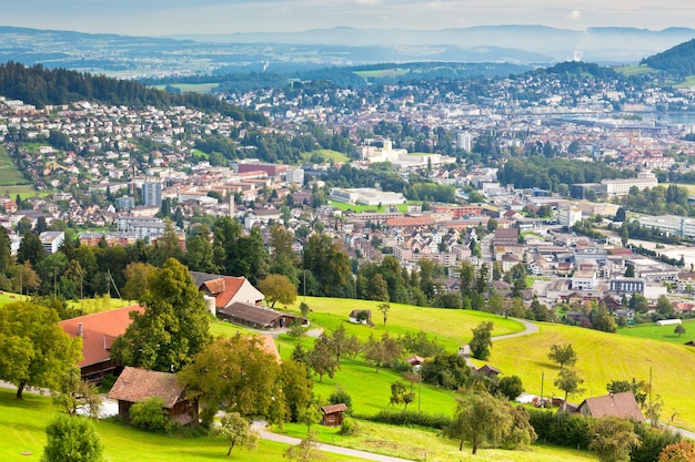 Vista dalle montagne alla città di Lucerna, Svizzera