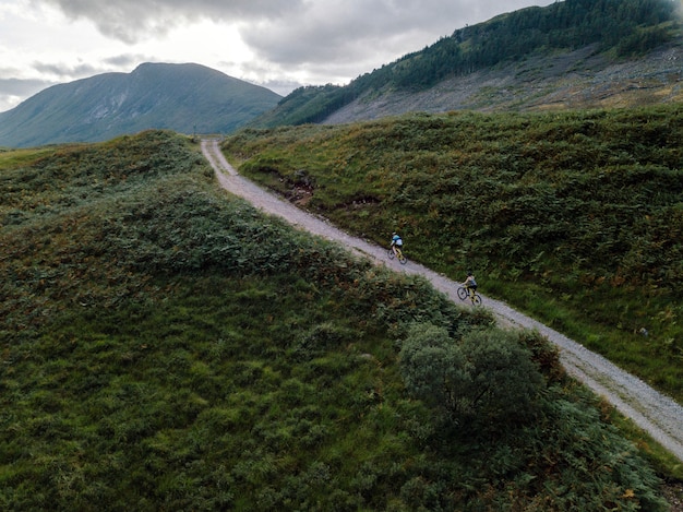 Vista dei ciclisti a Glen Etive