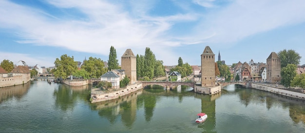 Vista dei ponti a Strasburgo Francia chiamati ponti coperti