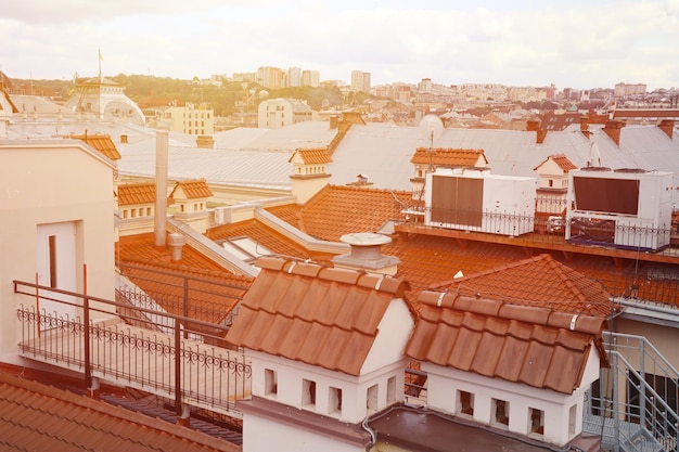 Vista dei tetti della città vecchia storica di Lviv Ucraina