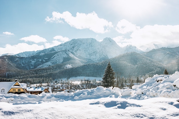 Vista del bellissimo paesaggio di montagna nelle montagne tatra, Zakopane, Polonia