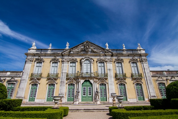 Vista del bellissimo Palazzo Nazionale di Queluz, situato a Sintra, in Portogallo.