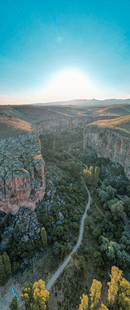 Vista del canyon della valle di Ihlara dall'aria durante l'alba