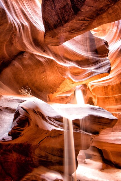 Vista del canyon delle antilopi con raggi di luce