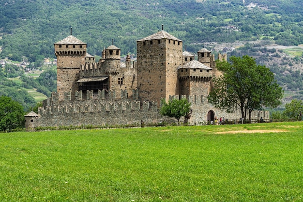 Vista del Castello di Fenis un famoso Castello medievale in Valle d'Aosta e una delle principali attrazioni turistiche della regione