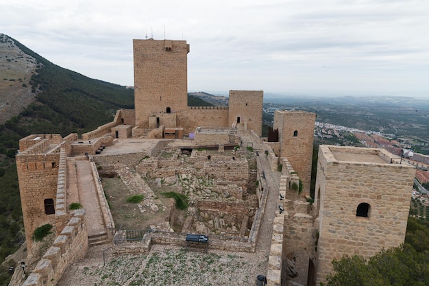 Vista del cortile e del mastio del castello di Sta Catalina a Jaen Andalusia Spagna
