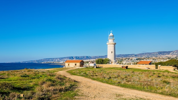 Vista del faro di Paphos a Cipro