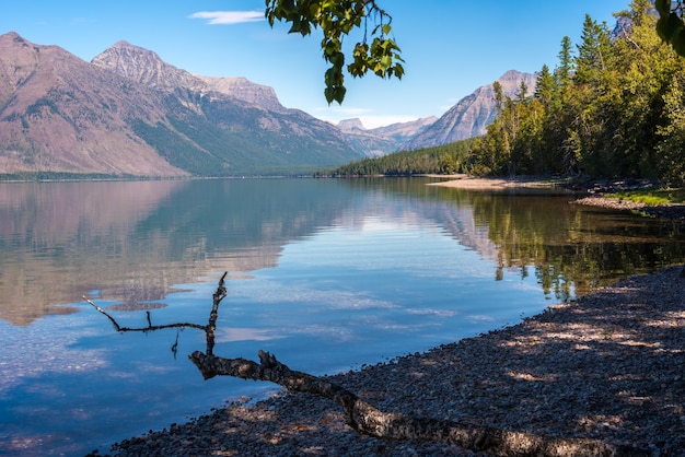 Vista del lago McDonald in Montana