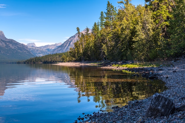 Vista del lago McDonald in Montana