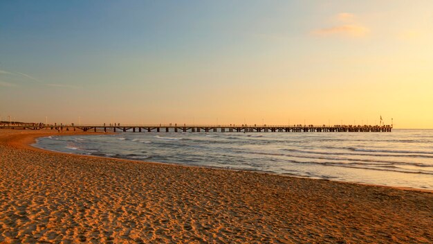 Vista del molo di Forte dei Marmi sul tramonto