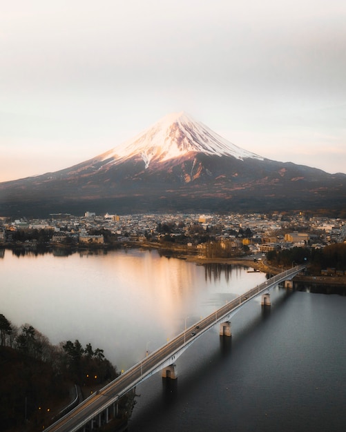 Vista del Monte Fuji e del Lago Kawaguchi, Giappone