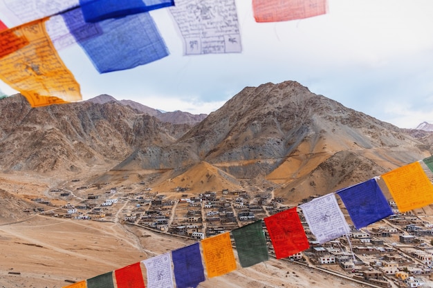 Vista del paesaggio Namgyal Tsemo Gompa in Leh, Ladakh, India