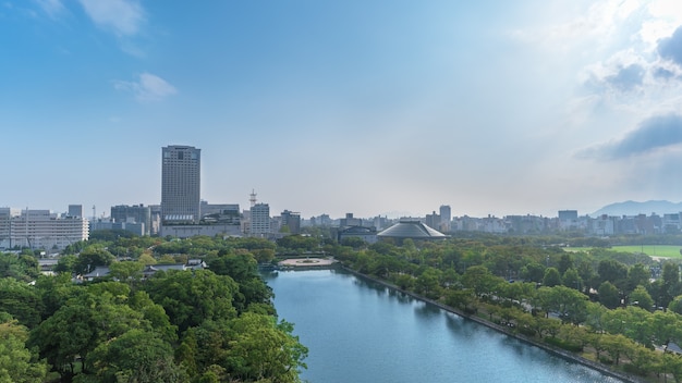 Vista del paesaggio urbano dal castello di Hiroshima