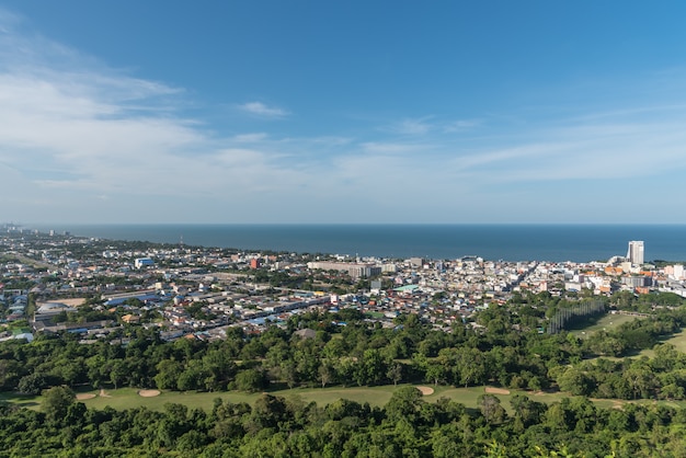 Vista del paesaggio urbano dalla montagna di Hua Hin