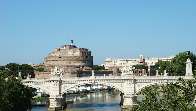 Vista del palazzo degli angeli in un giorno d'estate Roma Italia